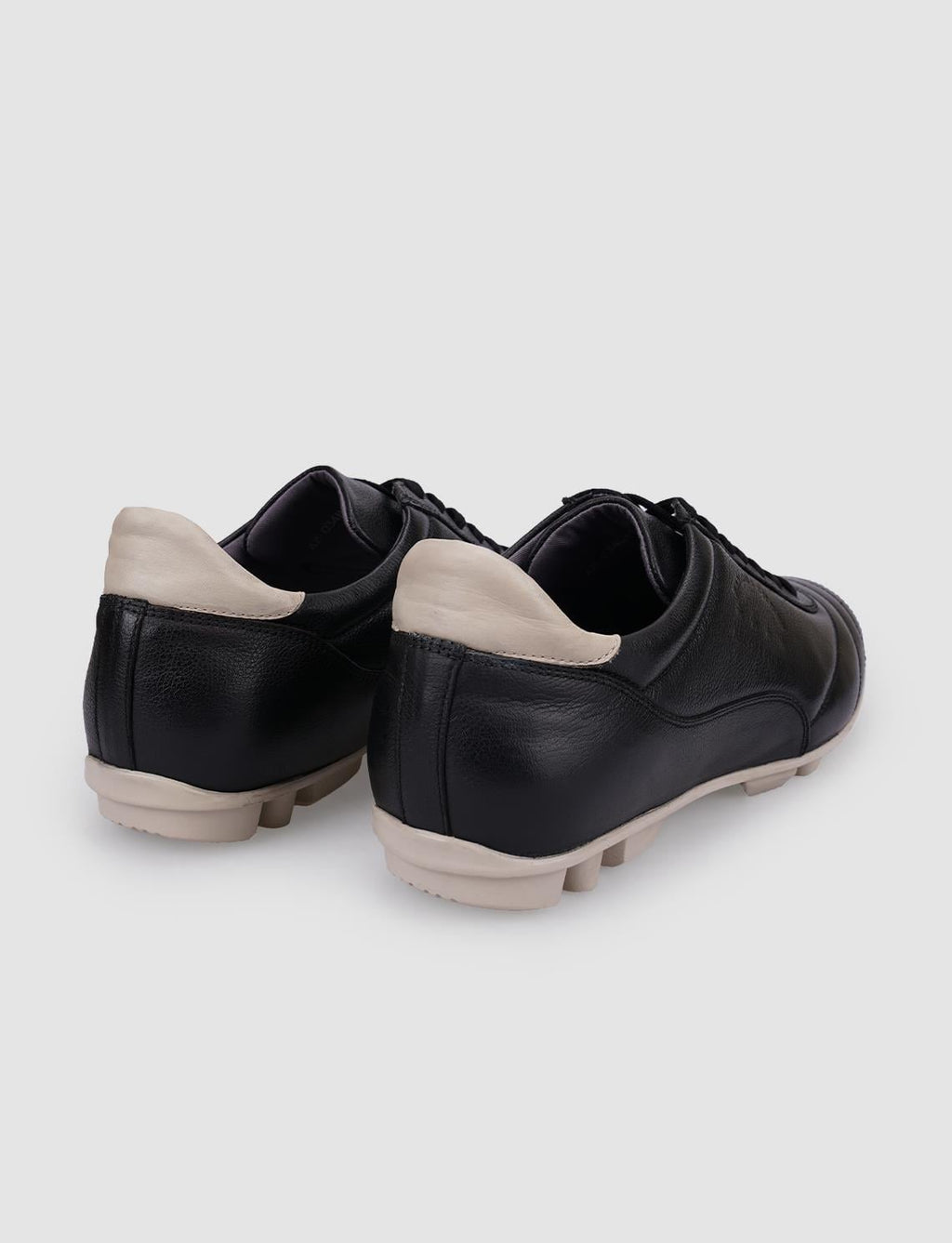 100% Genuine Leather Black and White Lace-up Turf Soccer Shoes