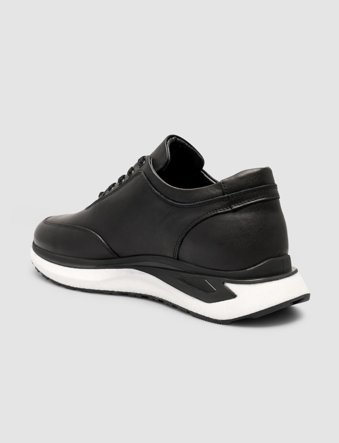 Black Men's Athletic Shoes with Stitching Detail