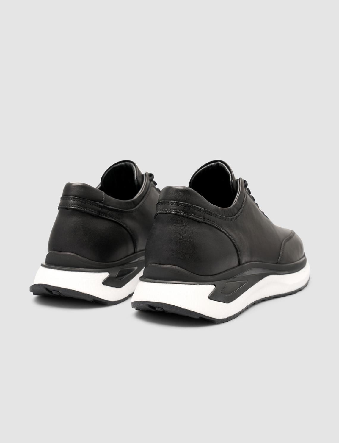 Black Men's Athletic Shoes with Stitching Detail
