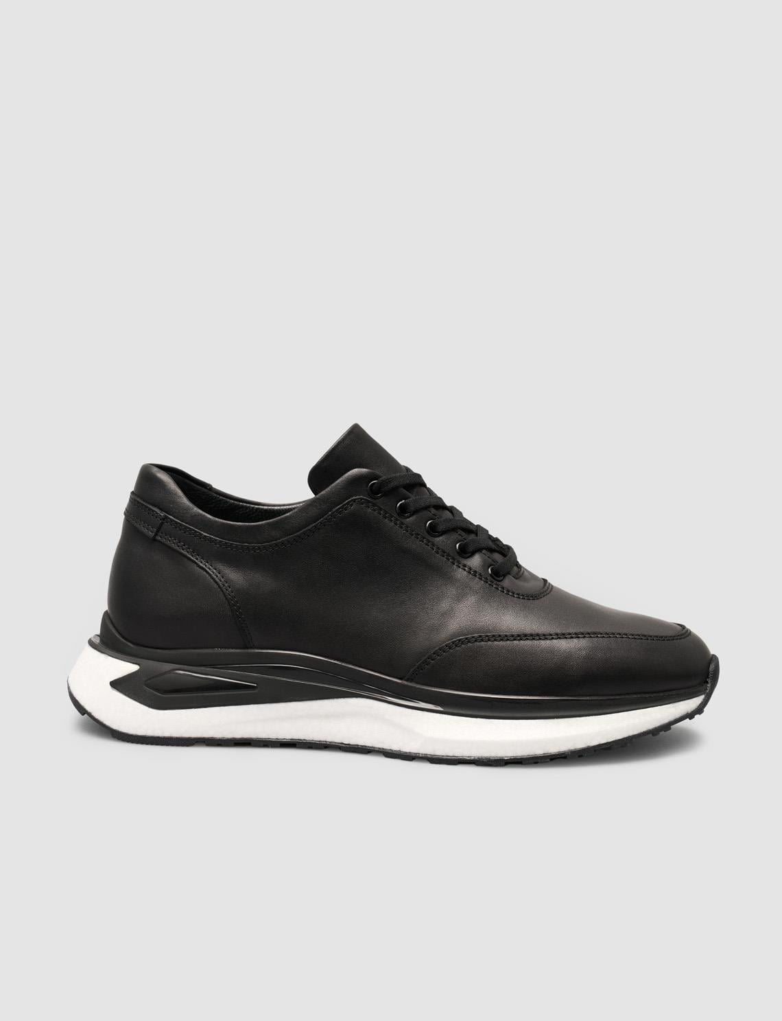 Black Men's Athletic Shoes with Stitching Detail