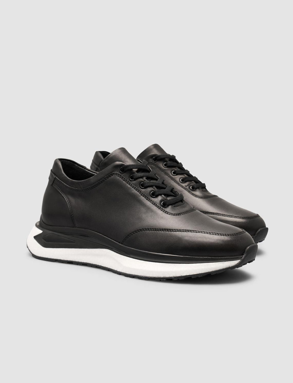 Black Men's Athletic Shoes with Stitching Detail