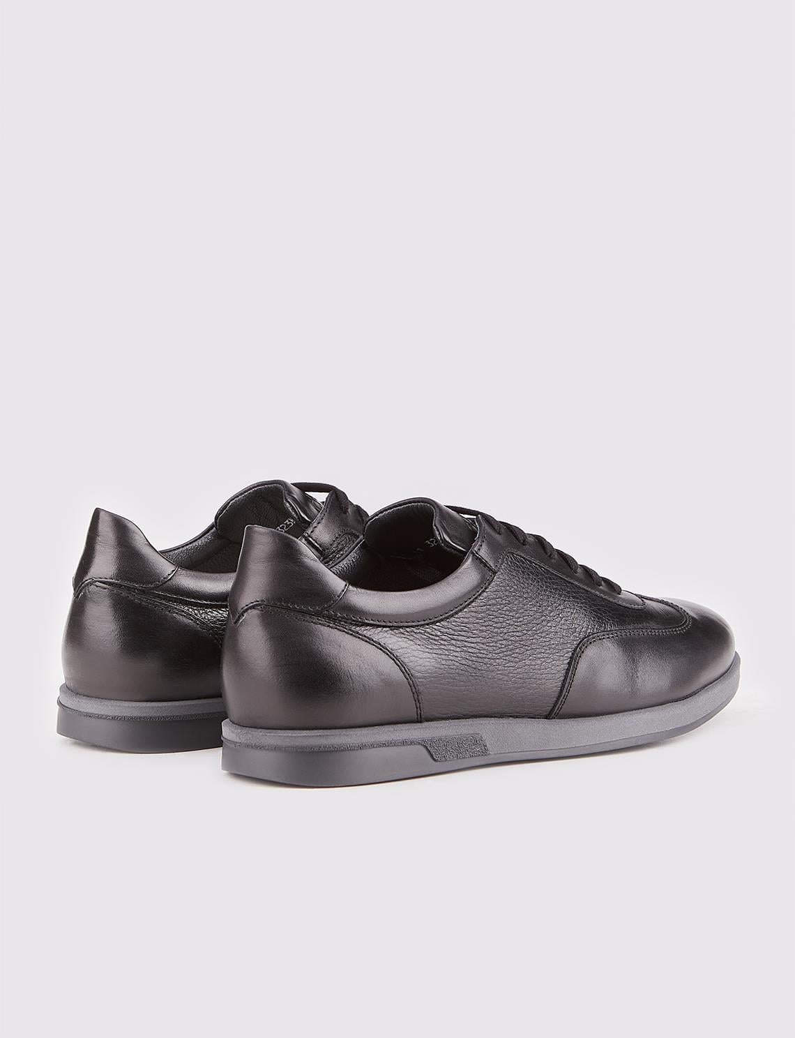 Genuine Leather Men's Casual Shoes with Rubber Sole and Black Laces