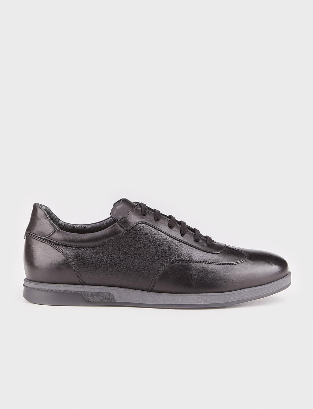 Genuine Leather Men's Casual Shoes with Rubber Sole and Black Laces