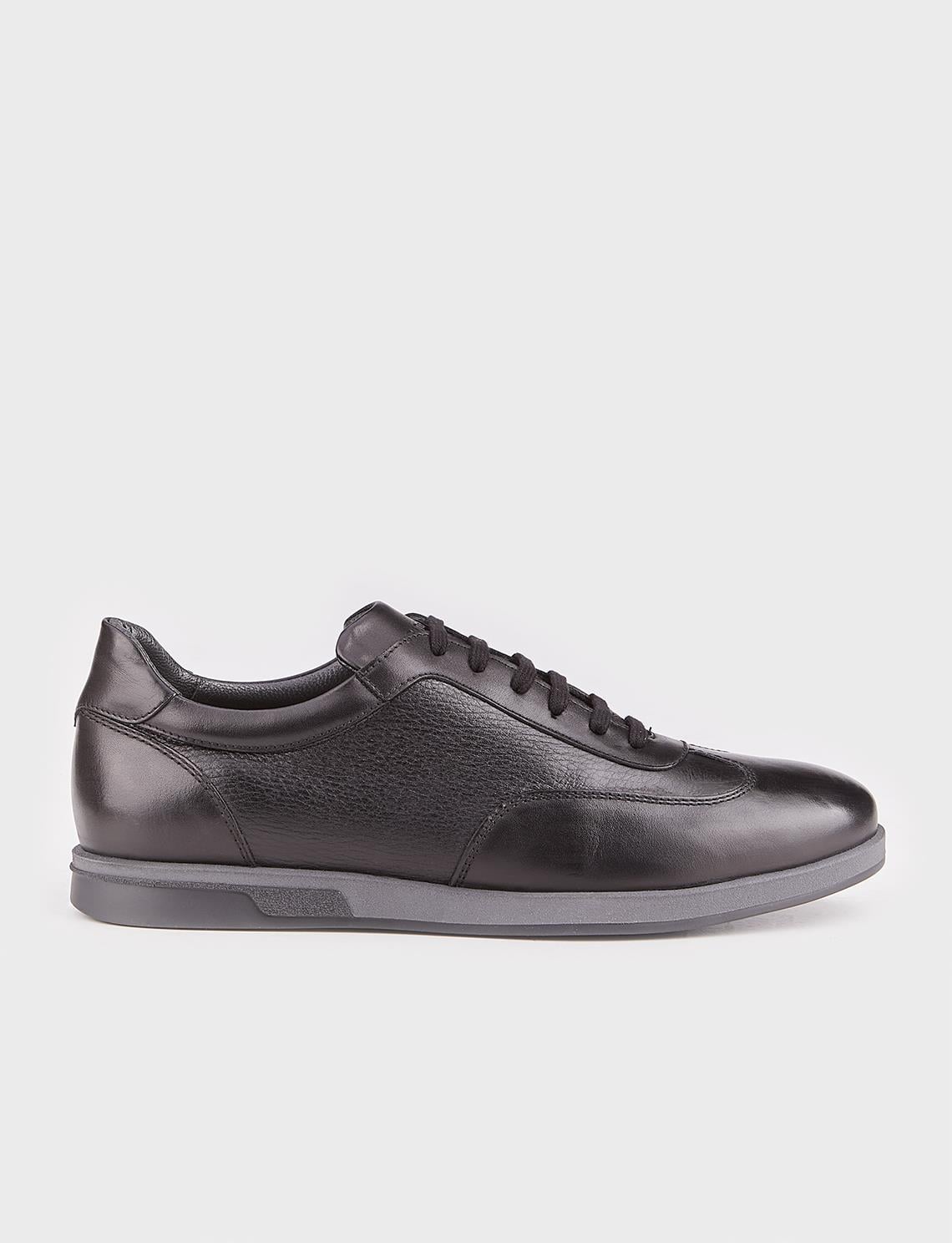 Genuine Leather Men's Casual Shoes with Rubber Sole and Black Laces