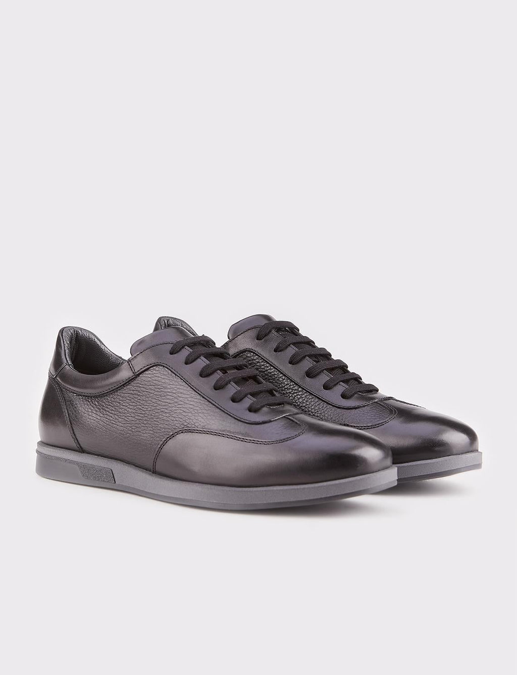 Genuine Leather Men's Casual Shoes with Rubber Sole and Black Laces