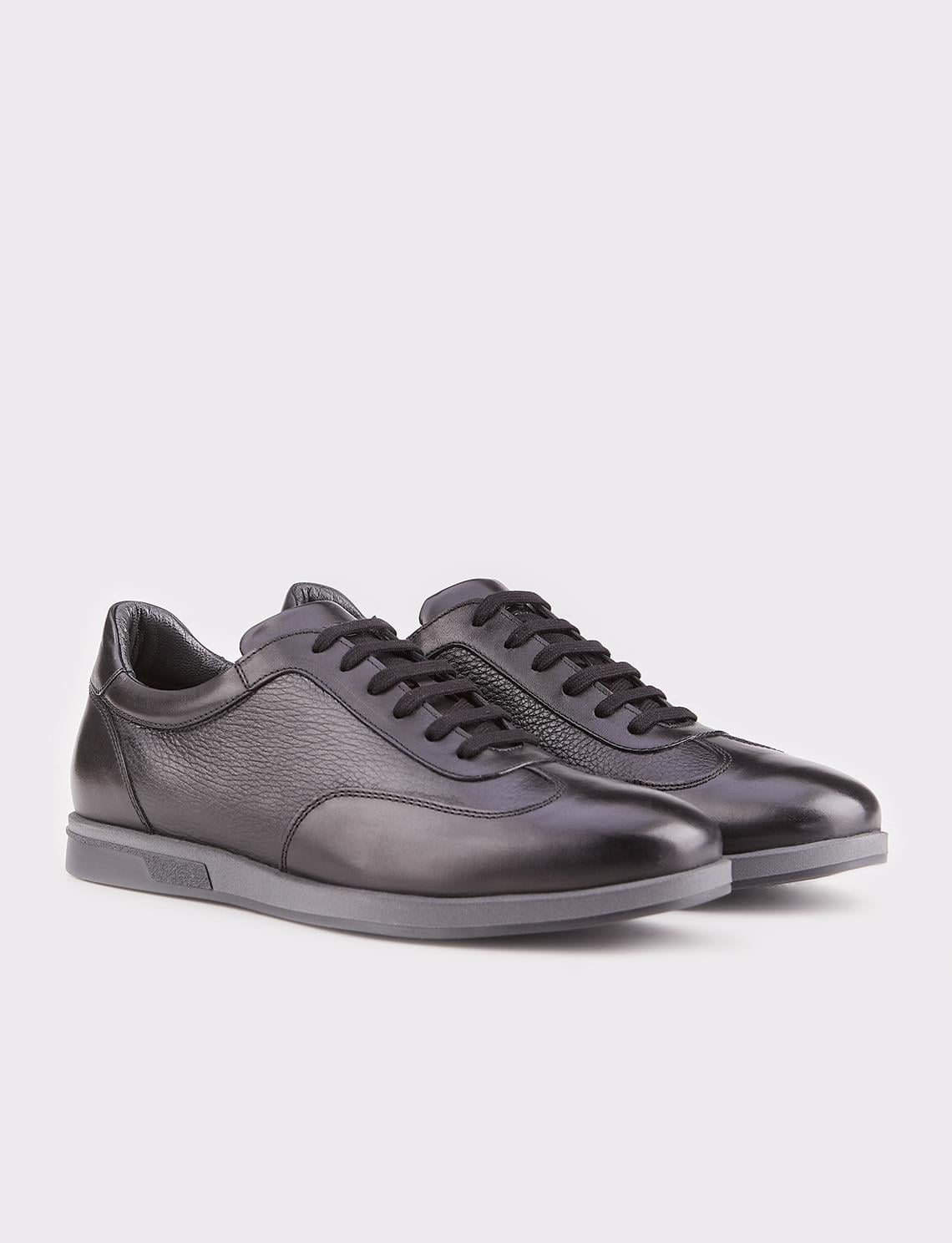 Genuine Leather Men's Casual Shoes with Rubber Sole and Black Laces